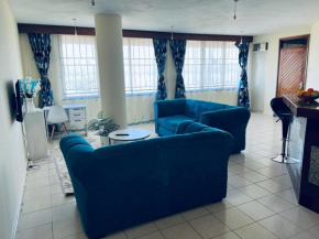 Swan Lakefront Apartment with High Speed WiFi,Netflix & Free Parking